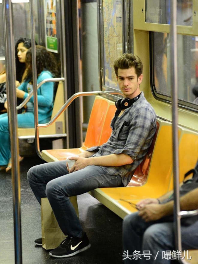 大牌明星也做地铁，“小样儿”有的很装有的很自然(3)