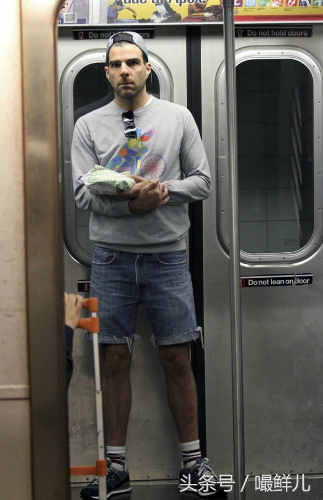 大牌明星也做地铁，“小样儿”有的很装有的很自然(2)