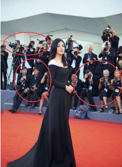 中国就是太把明星当回事了  看看外国人是怎么对待中国明星的(1)