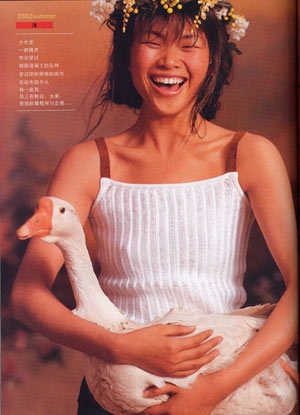 被称为中国最“丑”模特，小眼睛塌鼻子，嫁老外后儿子超萌(1)