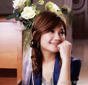 娱乐圈有“神秘干爹”撑腰的九大女星 怪不得能这样红(2)