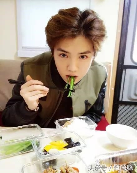 明星片场都吃些什么，看看他们光环背后普通的那一面(2)