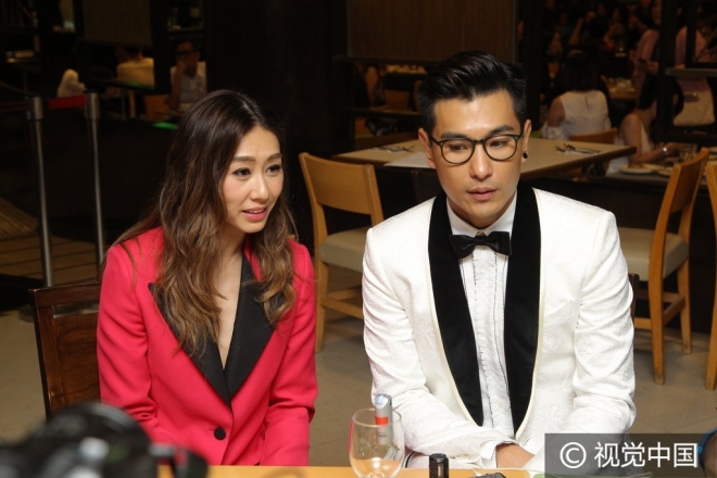 TVB马来西亚星光荟萃颁奖礼庆功宴 胡定欣陈展鹏受访秀恩爱(1)