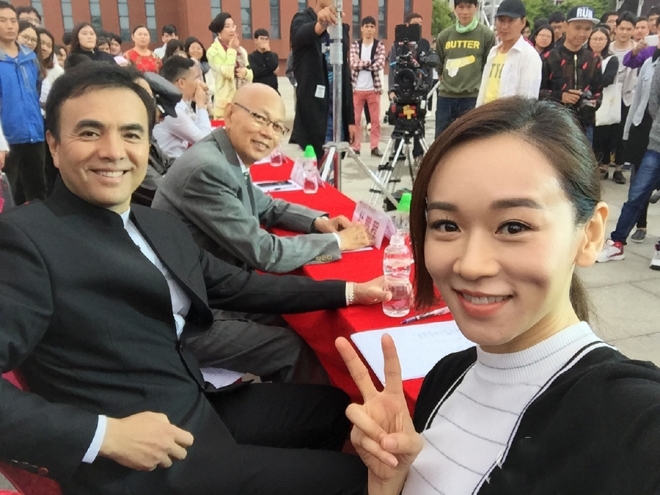 前港姐杨思琦为女儿也够拼了，内地四处登台走穴，大小活动通吃(2)