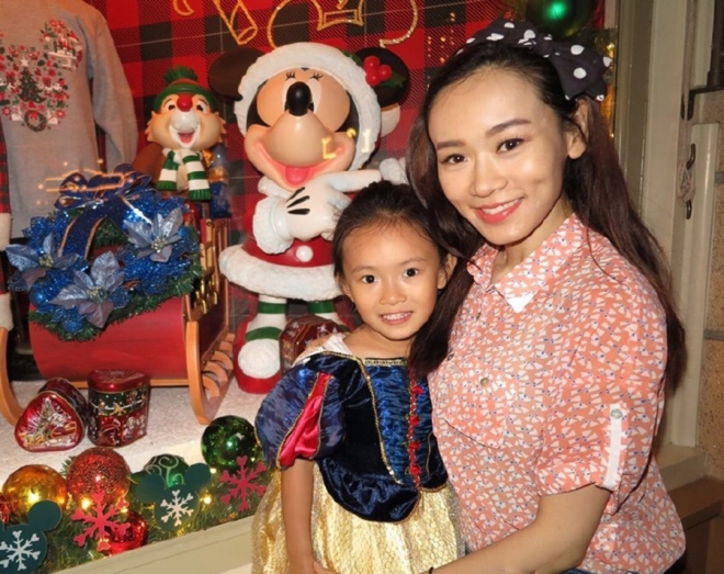 前港姐杨思琦为女儿也够拼了，内地四处登台走穴，大小活动通吃(1)