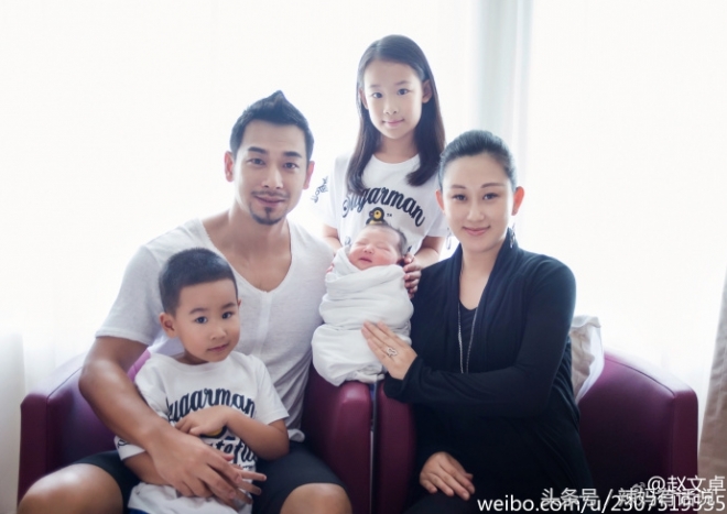 娱乐圈还有这样的明星？出外拍戏也不忘拖儿带女！现传出生三胎~(1)