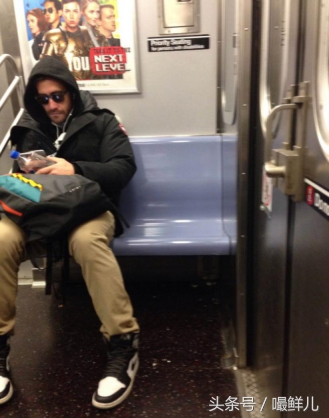 大牌明星也做地铁，“小样儿”有的很装有的很自然(1)