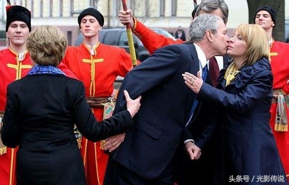 16张照片记录国外政要的经典尴尬表情(5)