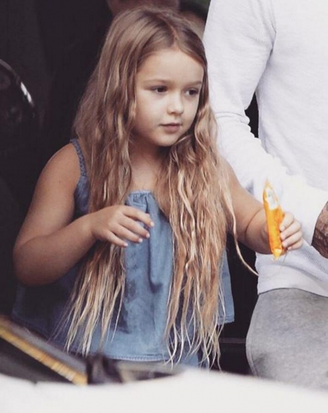 眼神杀！小七继承贝克汉姆最强基因 将来必迷倒一片(3)