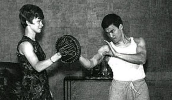 最珍贵的照片，跑龙套的成龙，读书时的林青霞，最后一位皇帝(2)