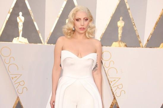 恋爱后的ladygaga终于走出心里阴影，画起淡妆变女神(4)