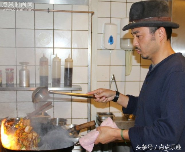 为爱妻亲自下厨的10大男星，涵哥做得好吃，导致了妻子的悲剧！(4)