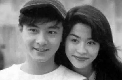 为爱隐退娱圈曾两度流产，张卫健为事业与她分分合合，终携子之手(3)