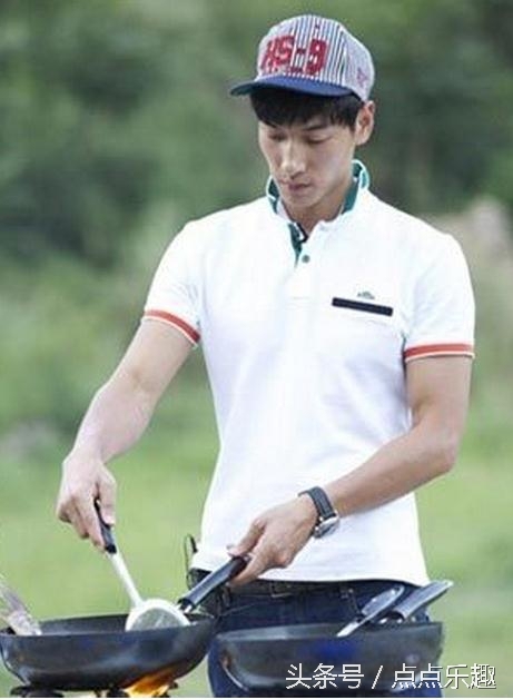 为爱妻亲自下厨的10大男星，涵哥做得好吃，导致了妻子的悲剧！(3)