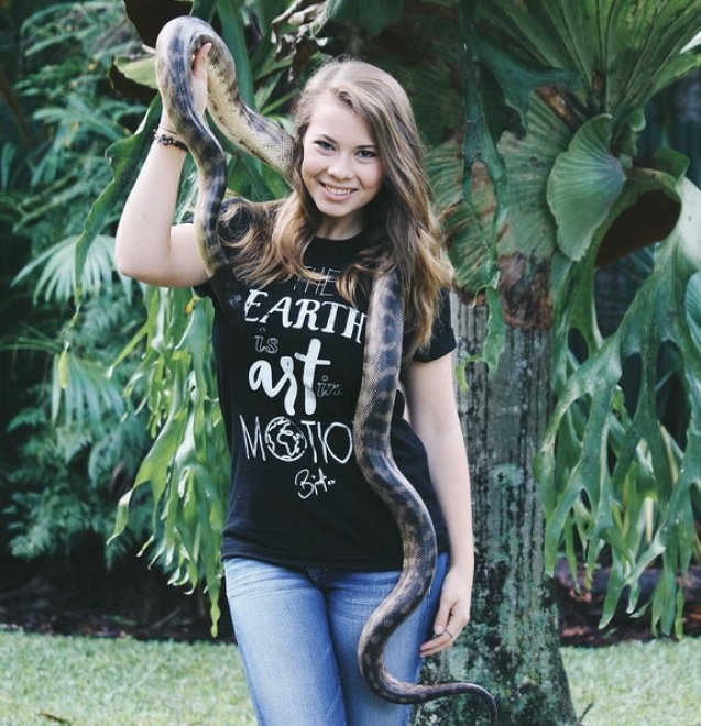 还记得秒杀贝爷的鳄鱼先生么？9年前死于毒刺，如今女儿继承衣钵(4)