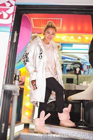 郑恺化身郑老板，到处给朋友送兔子鞋获赞并获得大卖(4)