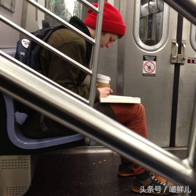 大牌明星也做地铁，“小样儿”有的很装有的很自然(4)
