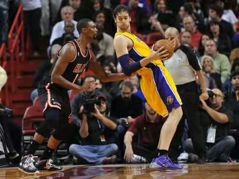 NBA球星后悔删不掉的囧照，你看过几个？(3)