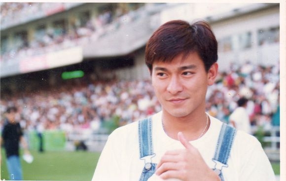 老一代明星们和当代小鲜肉照片大对比，谁完爆了谁？(5)