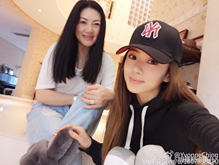 郑恺化身郑老板，到处给朋友送兔子鞋获赞并获得大卖(1)