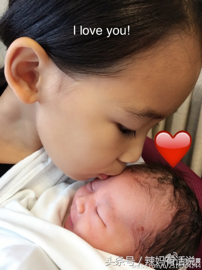 娱乐圈还有这样的明星？出外拍戏也不忘拖儿带女！现传出生三胎~(2)