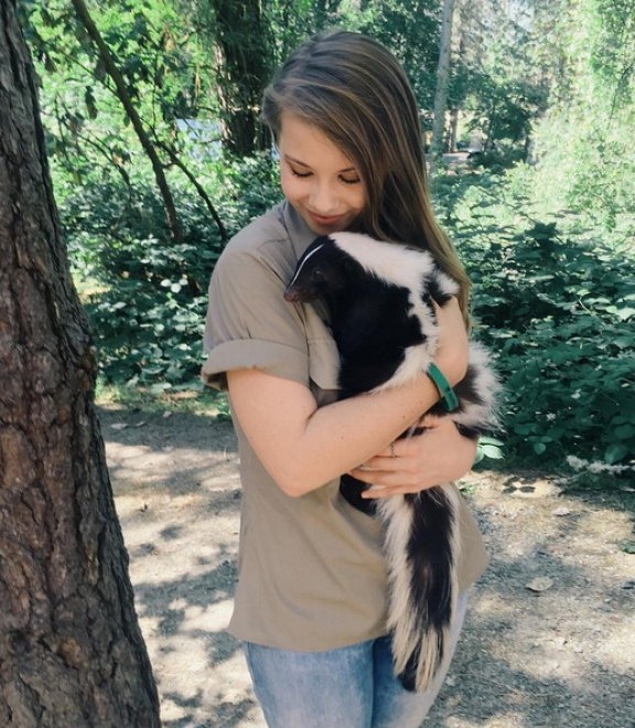 还记得秒杀贝爷的鳄鱼先生么？9年前死于毒刺，如今女儿继承衣钵(6)