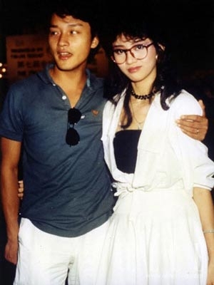 直击哥哥张国荣生前未公开的11张照片(3)