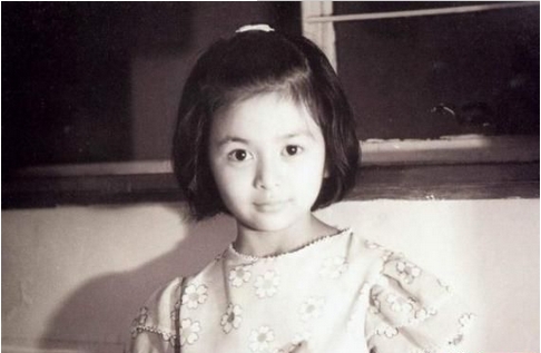三十位明星小时候照片：有没有整容，看小时候就知道了...(2)