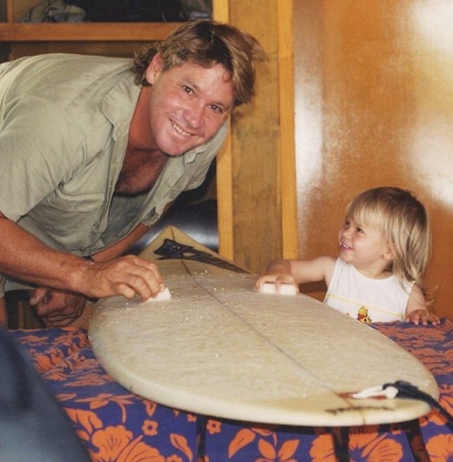 还记得秒杀贝爷的鳄鱼先生么？9年前死于毒刺，如今女儿继承衣钵(3)