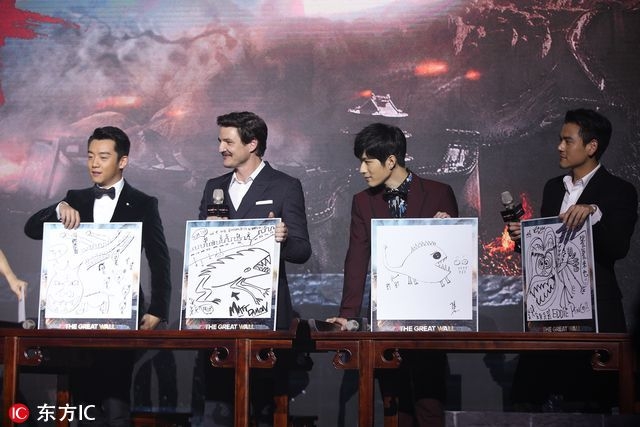 《长城》张艺谋携全家亮相 刘德华、鹿晗众星吸睛(1)