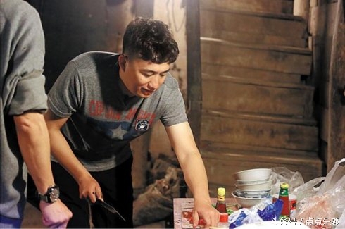 为爱妻亲自下厨的10大男星，涵哥做得好吃，导致了妻子的悲剧！(2)