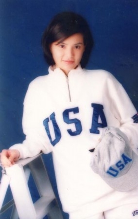 “小龙女”李若彤年轻时候罕见照，清纯可人！(1)