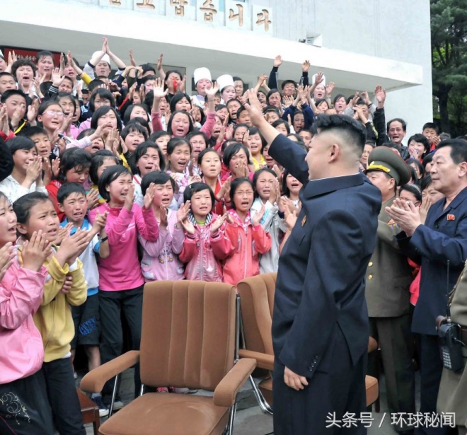 金正恩的女粉丝 除了哭无法表达她们的激动(3)