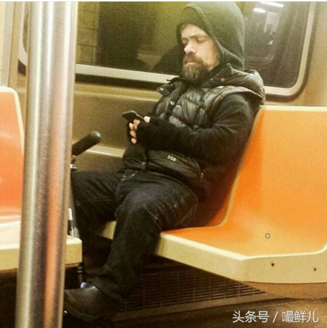 大牌明星也做地铁，“小样儿”有的很装有的很自然(2)