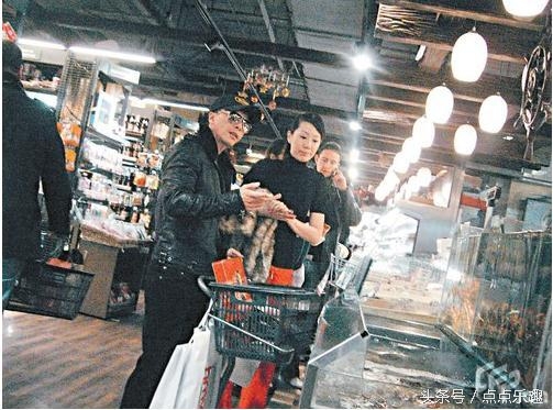 为爱妻亲自下厨的10大男星，涵哥做得好吃，导致了妻子的悲剧！(1)