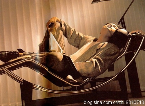 直击哥哥张国荣生前未公开的11张照片(1)