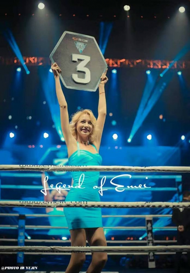 史上最高颜值搏击宝贝登陆中国，身材超范冰冰章子怡(2)