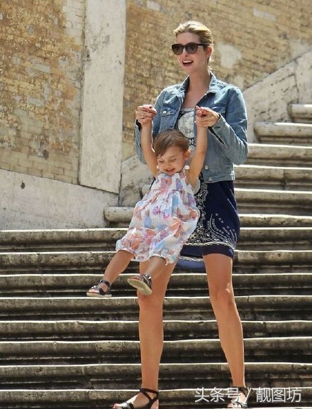 川普当选了美国新任总统，岂料想女儿伊万卡比自己还火！(5)