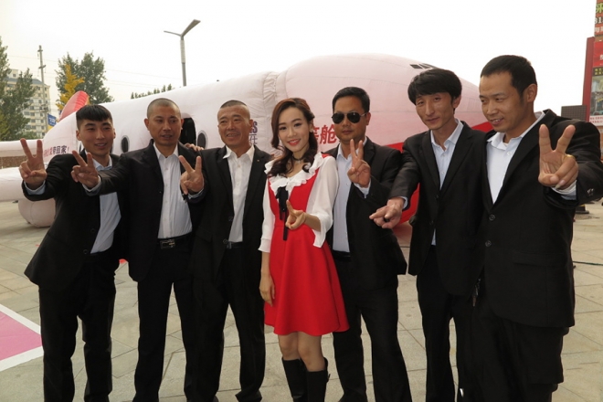 前港姐杨思琦为女儿也够拼了，内地四处登台走穴，大小活动通吃(3)