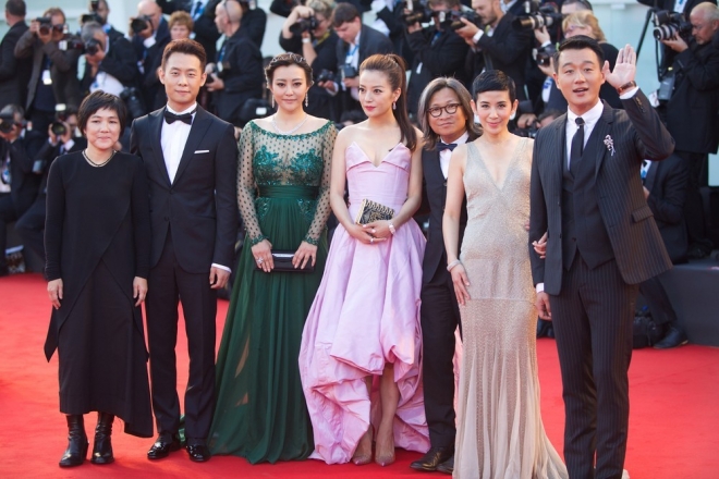 中国就是太把明星当回事了  看看外国人是怎么对待中国明星的(2)