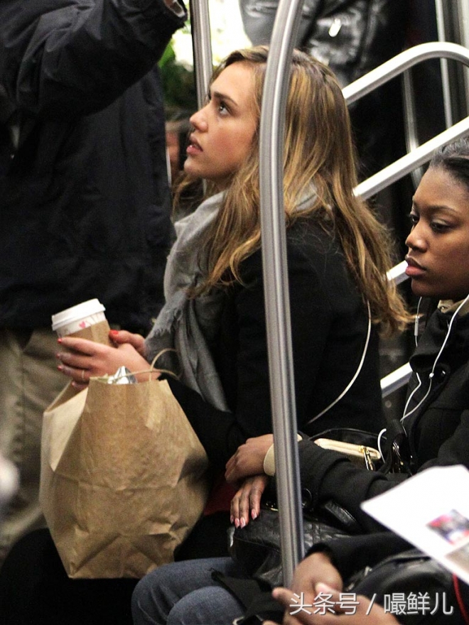 大牌明星也做地铁，“小样儿”有的很装有的很自然(4)