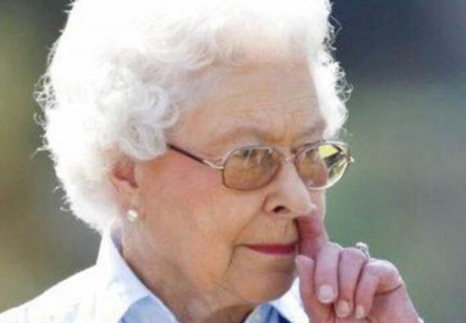 抓拍：生活中英国女王最经典的瞬间表情(1)