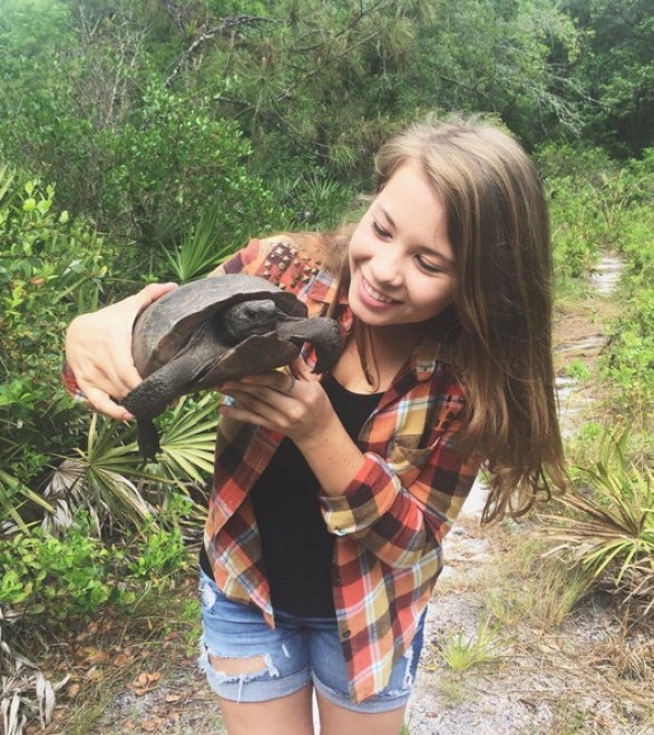 还记得秒杀贝爷的鳄鱼先生么？9年前死于毒刺，如今女儿继承衣钵(4)