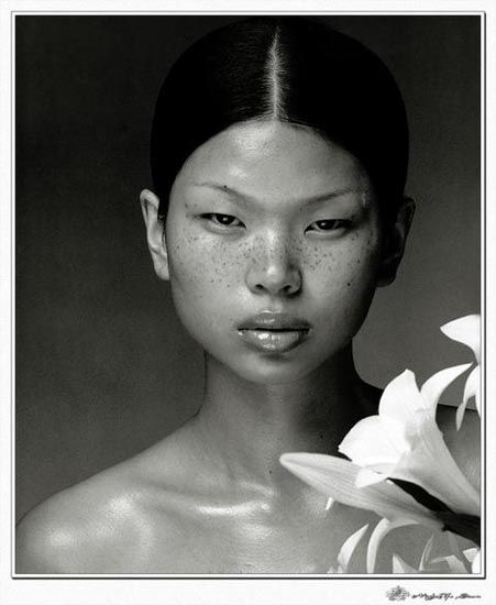 被称为中国最“丑”模特，小眼睛塌鼻子，嫁老外后儿子超萌(1)