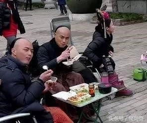 明星片场都吃些什么，看看他们光环背后普通的那一面(4)