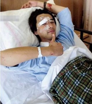 与死神擦肩而过的他涅磐重生后又失去真爱，如今大红却如此低调(1)