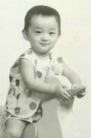 三十位明星小时候照片：有没有整容，看小时候就知道了...(5)