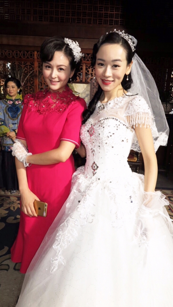 前港姐杨思琦为女儿也够拼了，内地四处登台走穴，大小活动通吃(1)