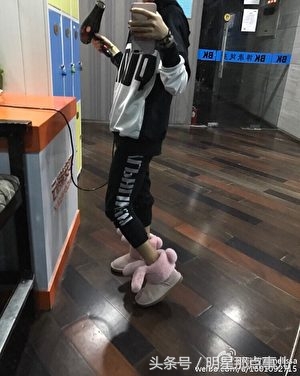 郑恺化身郑老板，到处给朋友送兔子鞋获赞并获得大卖(3)