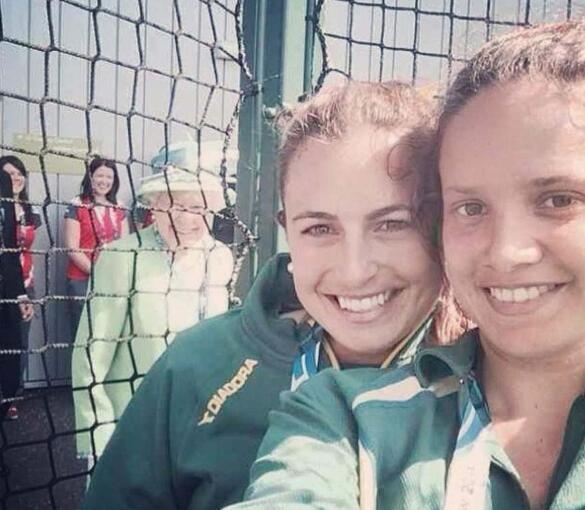 抓拍：生活中英国女王最经典的瞬间表情(3)